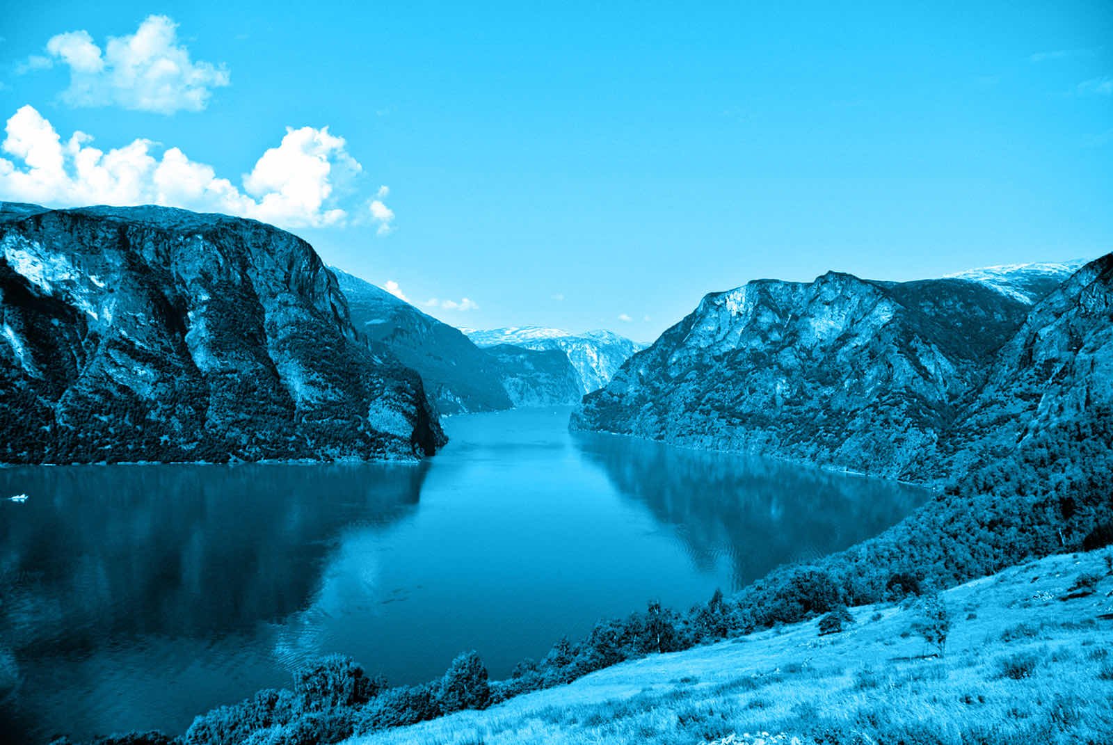 HEADER - AURELANDSFJORDEN ACCEPT BLÅ-COMPRESSED